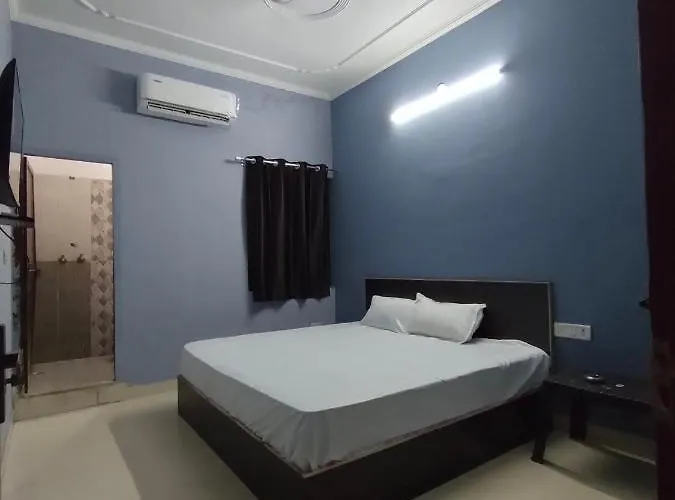 The Aana Inn Hotel